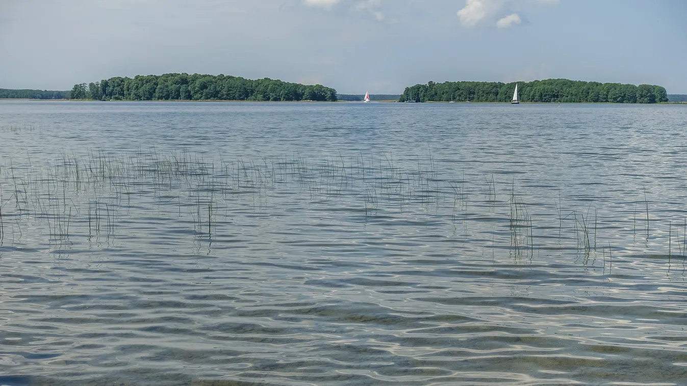 Hot Weather In Poland zdory szeroki ostrow sniardwy lake sniardwy masuria Horizontal PENINSULA 