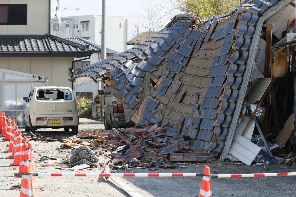 7,3-es erősségű földrengés volt Japánban 