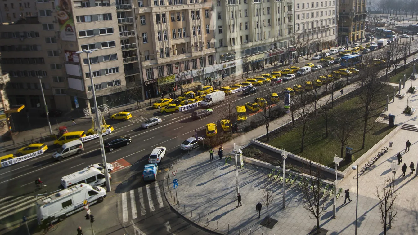 Taxis blokód Taxis tüntetés Taxi Taxis tüntetés a deák térnél. 2016 január 20 