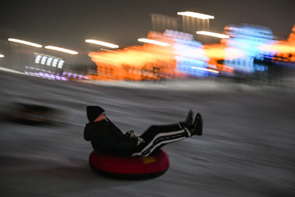 Kína, Harbin Nemzetközi Jég és Hó Fesztivál, Jég faragás, Hó építmény, Harbin, 