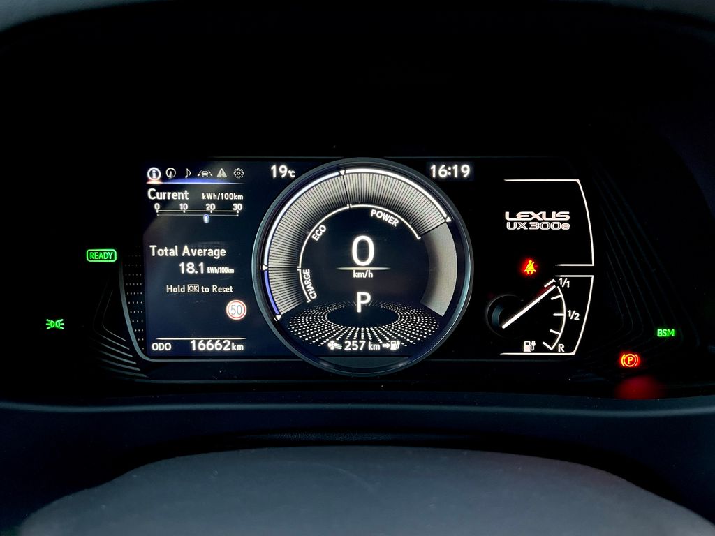 Lexus UX 300e teszt 
