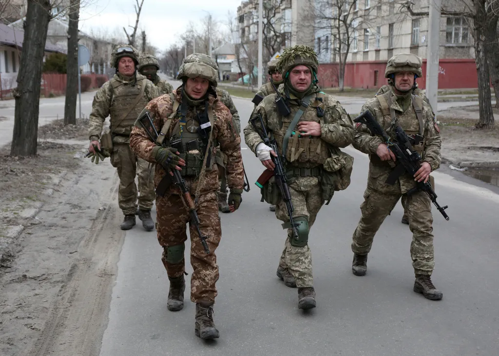 orosz-ukrán háború 2022. katona, ukrán fegyveres, Donyeck, TOPSHOTS Horizontal 