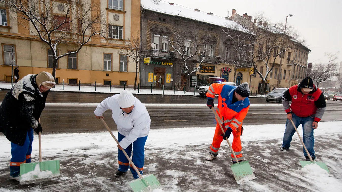 100 ezer közmunkás foglalkoztatását igérik télre, hómunkások a Moszkva téren