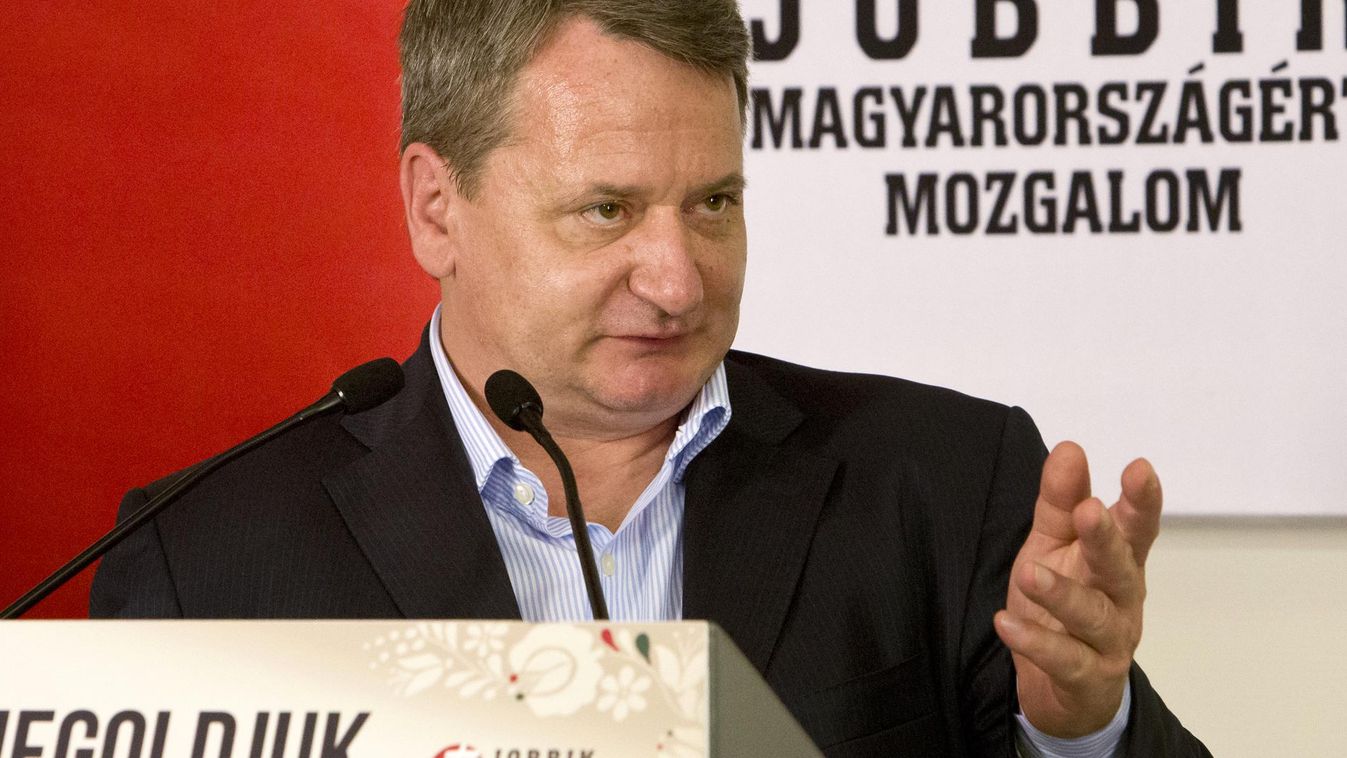 Kovács Béla a Jobbik európai parlamenti képviselője, sajtótájékoztató 
