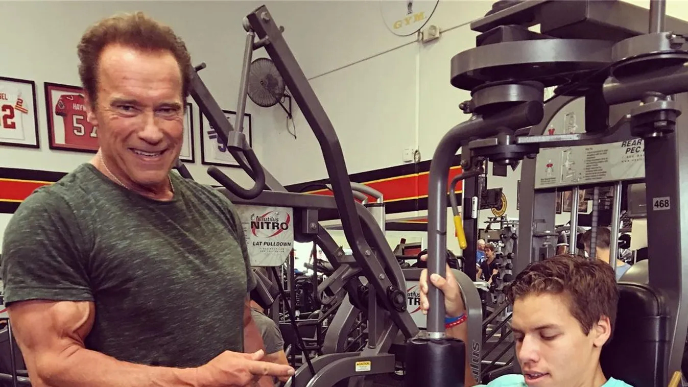 Arnold Schwarzenegger a fiával edz 