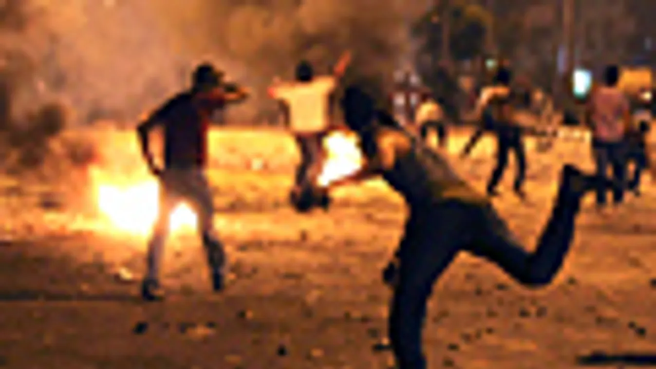 Kairó, Egyiptom, tüntetők elfoglalták az izraeli nagykövetséget, utcai harcok, összecsapás