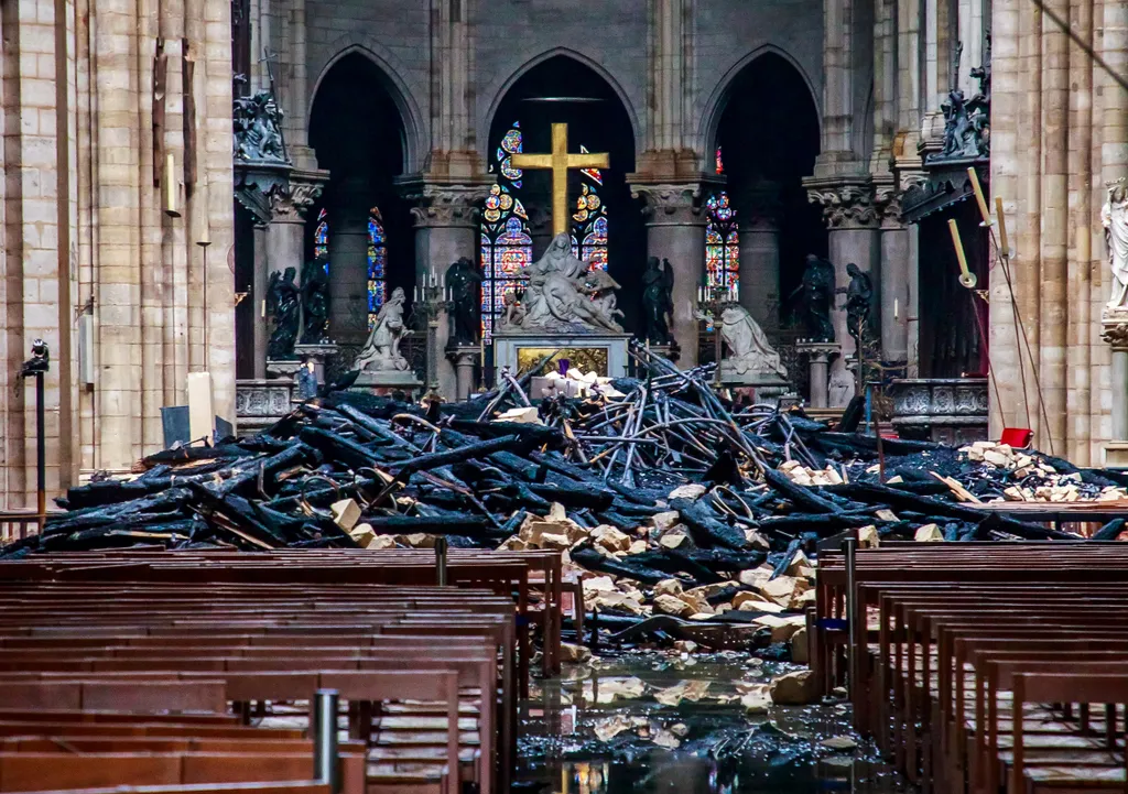 Notre-Dame rekonstrukció, felújítás 
 tűz ég TOPSHOTS Horizontal NOTRE DAME ARCHITECTURE MONUMENT France ARCHITECTURE MONUMENT ROSE RELIGIOUS BUILDING CROSS 
