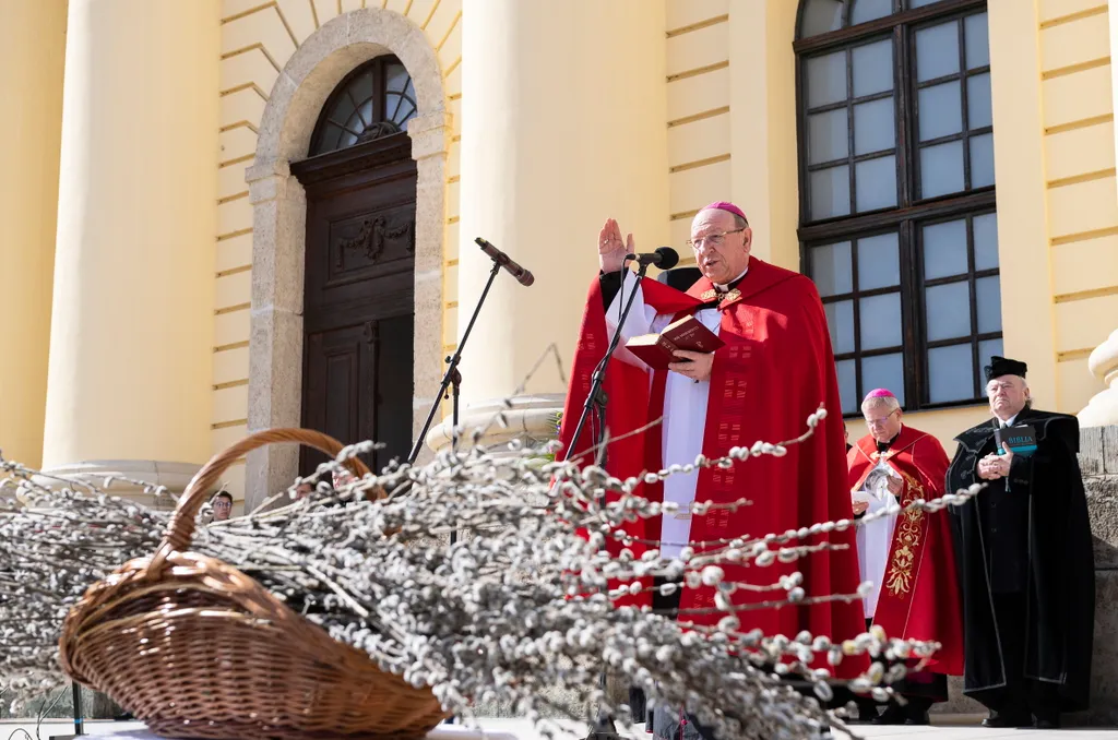 Virágvasárnap, keresztút, Húsvét, ünnep, egyház, vallási, Debrecen, katolikus, vallás 