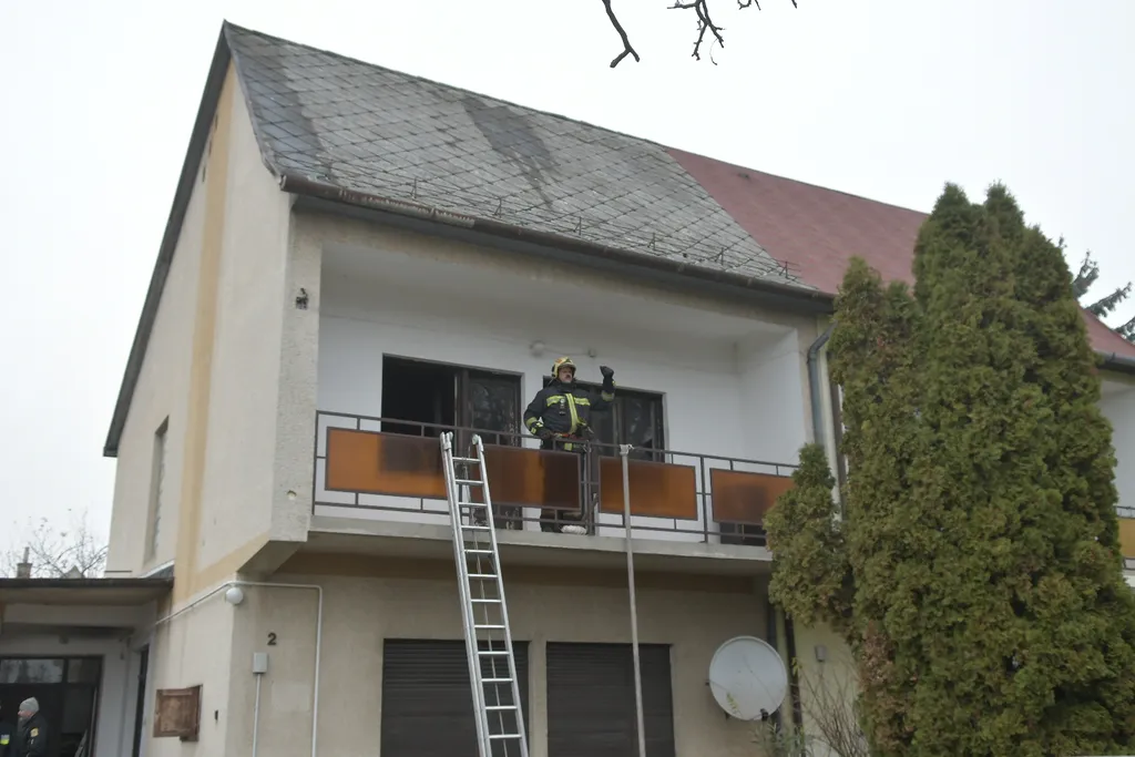 Halálos áldozata is van a tolnai tűzesetnek, Tolna, tűz, 2019.12.06. 