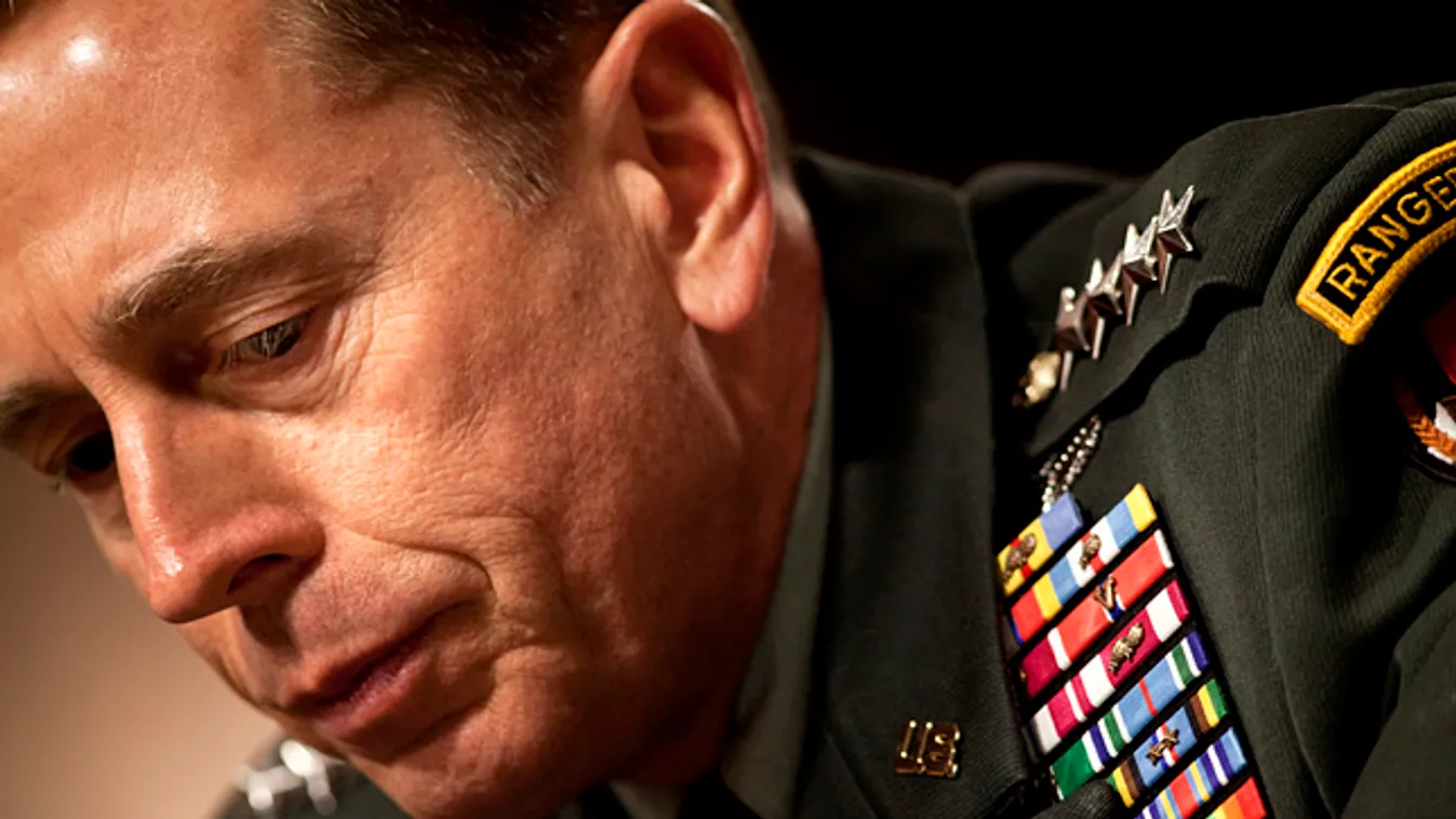 David Petraeus a CIA lemondani kényszerült igazgatója, szexbotrány