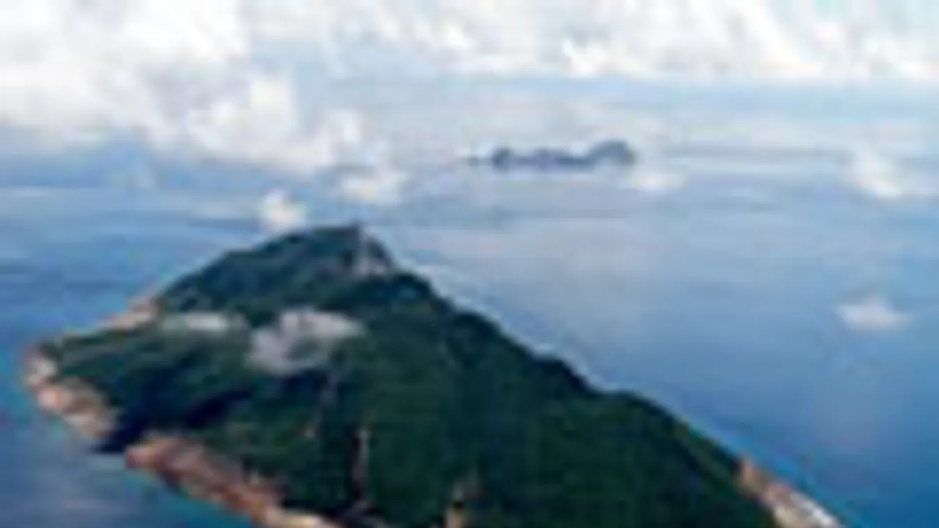 vita egy sziget fennhatóságáról Japán és Kína között, Senkaku (japánul), Diaoyu (kínaiul), légifotó a kérdéses szigetcsoportról
