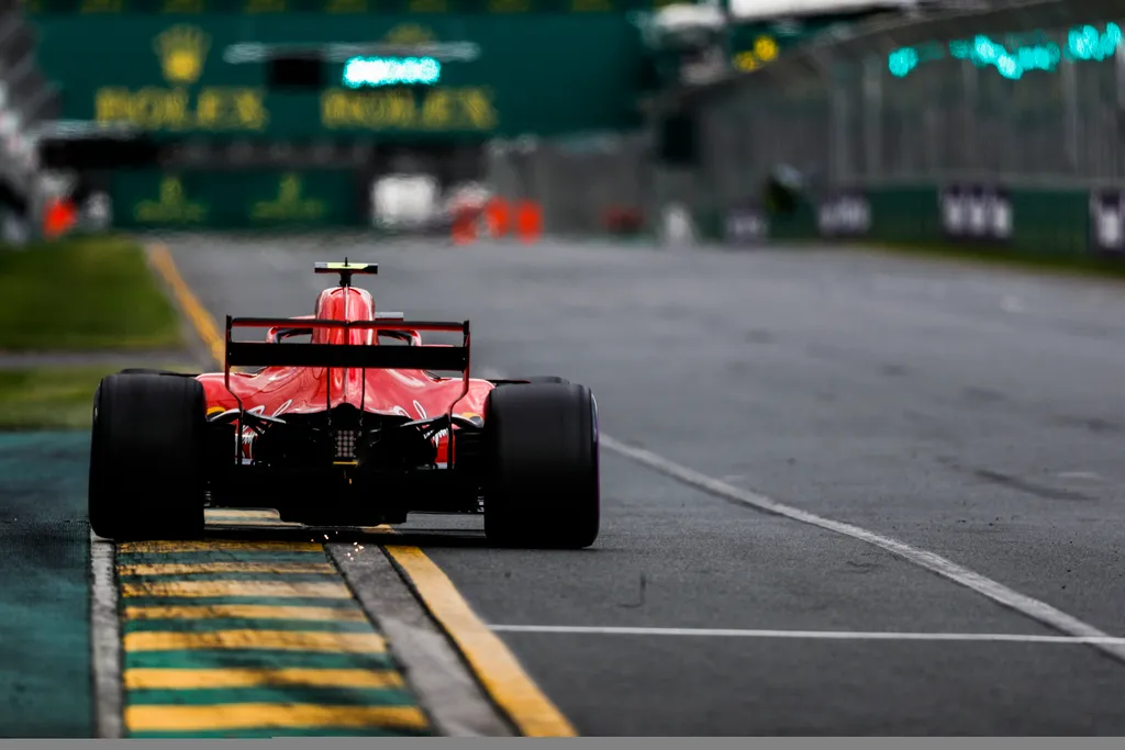 A Forma-1-es Ausztrál Nagydíj szombati napja, Kimi Räikkönen, Scuderia Ferrari, nyitott DRS 