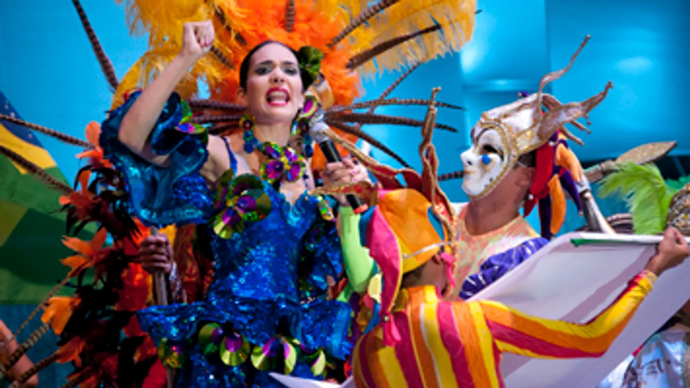 Barranquillai karnevál, A karnevál királynője hatalmas tömeg előtt olvassa fel a bandót 