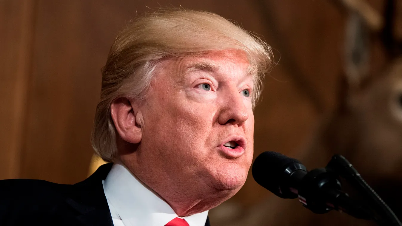 Horizontal US President Donald Trump speaks before signing an executive order to review the Antiquities Act at the US Department of the Interior April 26, 2017 in Washington, DC. / AFP PHOTO / Brendan Smialowski 