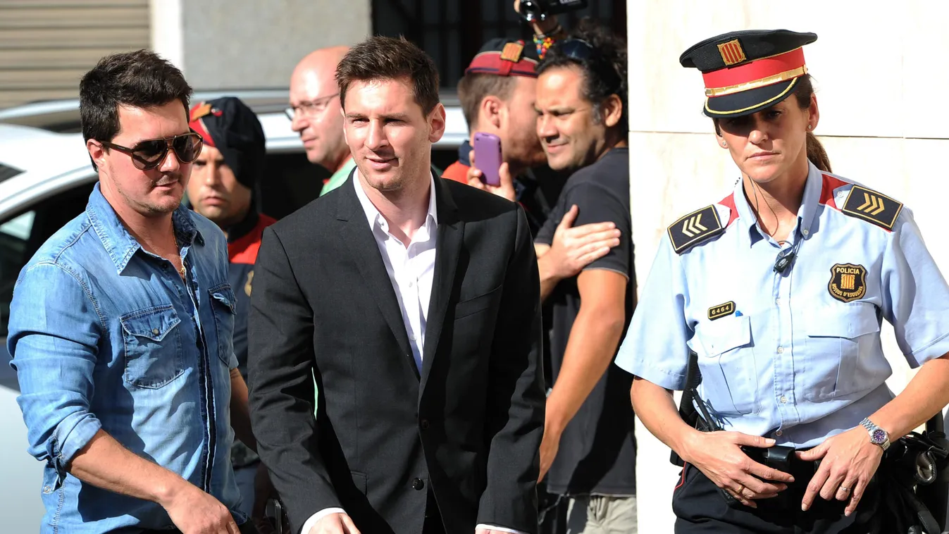 Barcelona football star Lionel Messi (C) and his brother Rodrigo (L) arrive to the courhouse in the coastal town of Gava near Barcelona on September 27, 2013 to face judges on tax evasion charges.  Messi and his father are accused of trying to deceive the