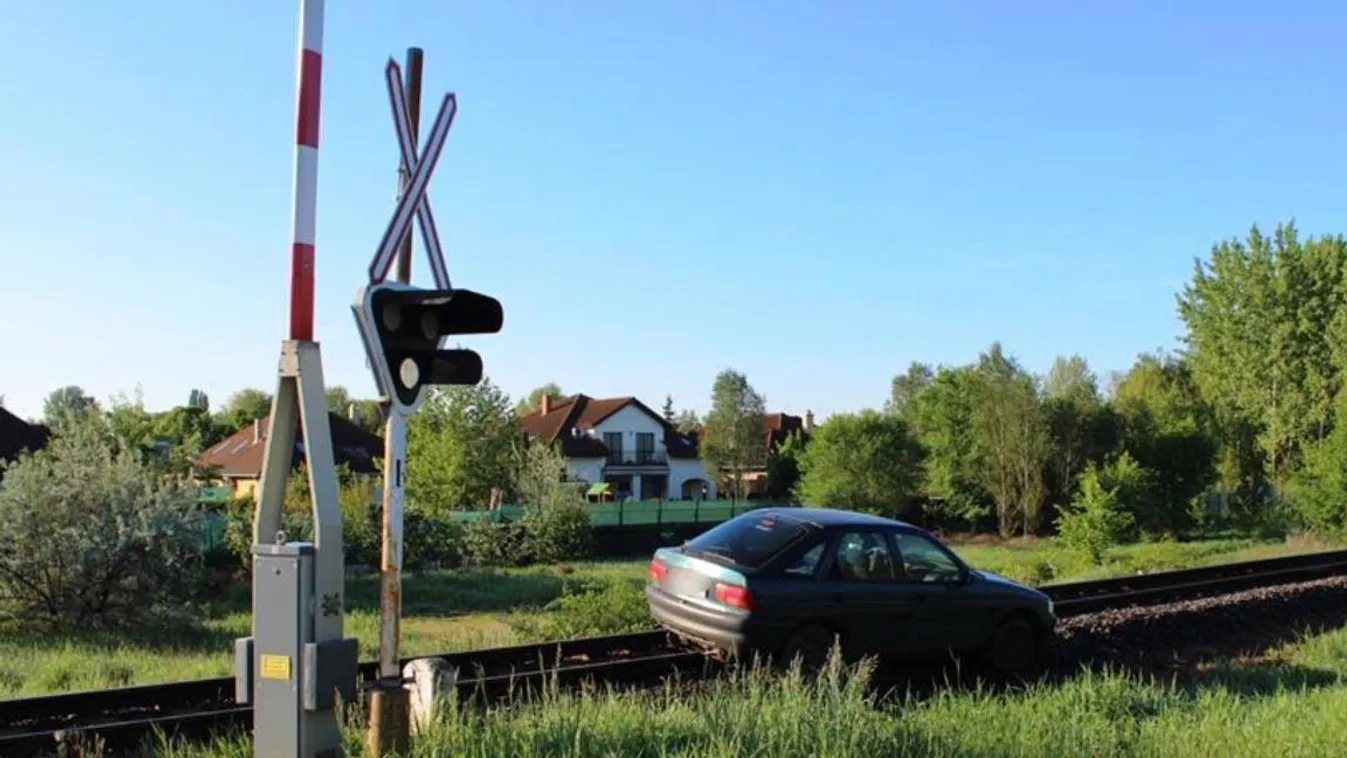 Debrecen, részeg sofőr, vasúti sín 