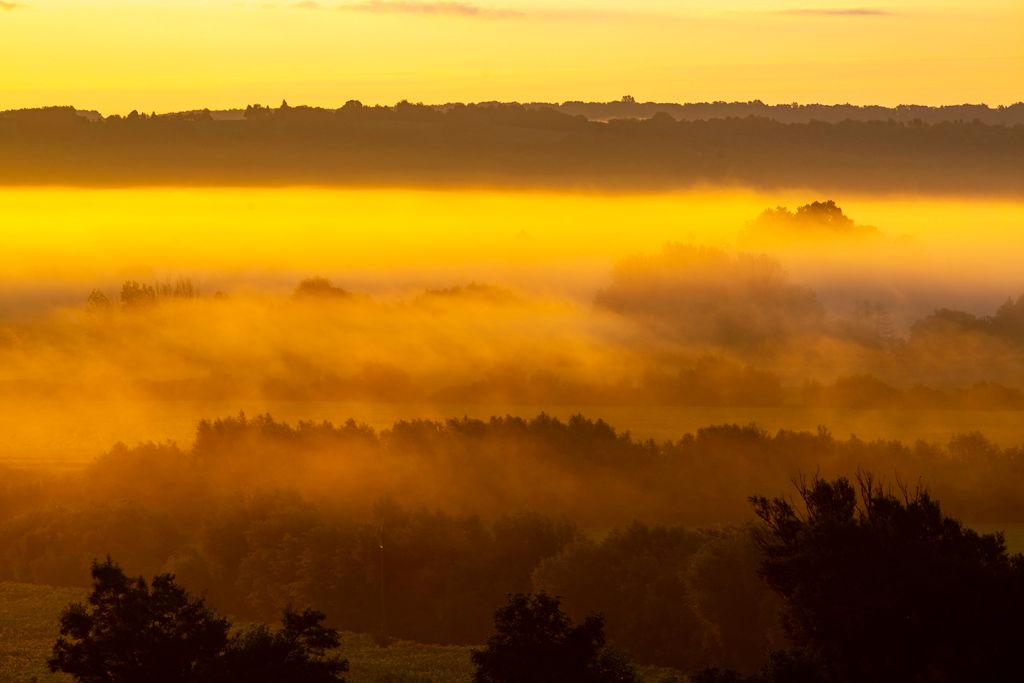 Köd a Principális-völgyben napfelkeltekor Zalaszentbalázs közeléből fotózva 2021. augusztus 24-én. 
