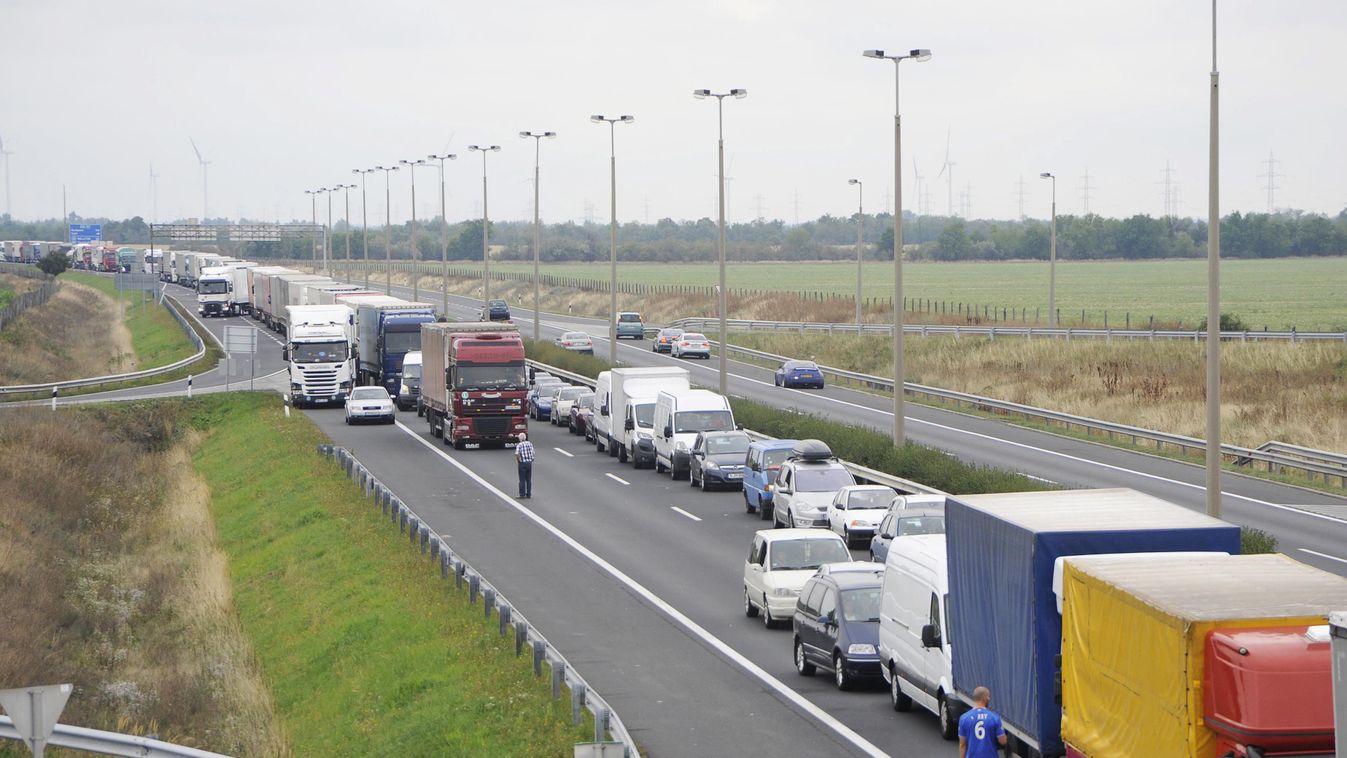 Illegális bevándorlás - Lezárták az M1-es autópálya országhatár felé vezető oldalát 
