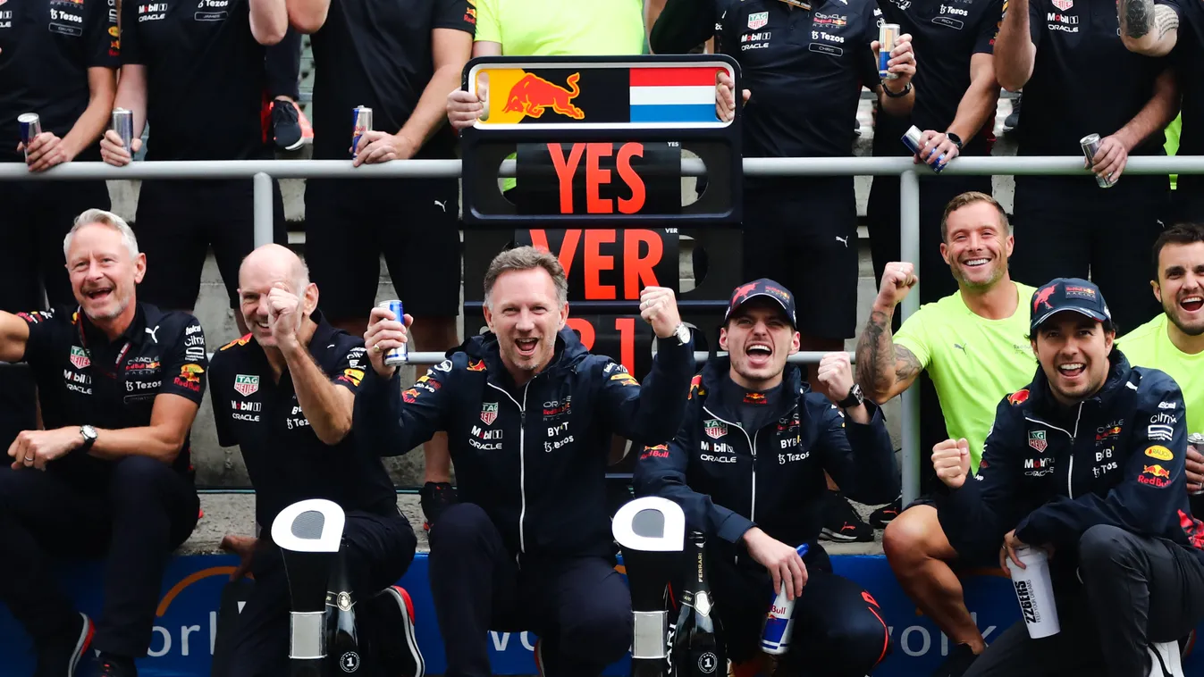 Forma-1, Magyar Nagydíj 2022, vasárnap, Red Bull, Adrian Newey, Christian Horner, Max Verstappen, Sergio Pérez 