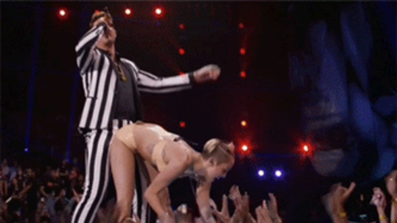 Miley Cyrus fellépése, VMA, New York