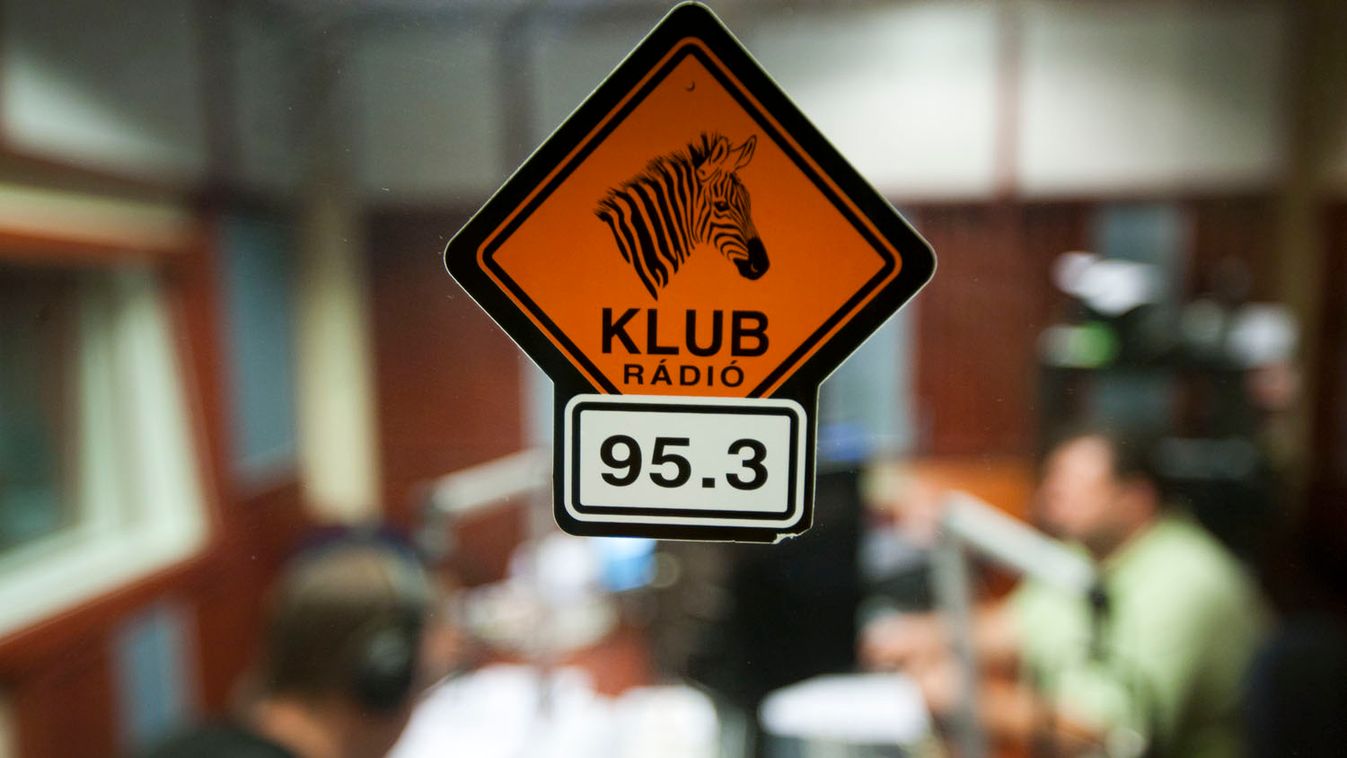 Klubrádió rádió stúdió zebra logó matrica Klubrádió rádió stúdió logó Illusztrációk a Klubrádóból. 