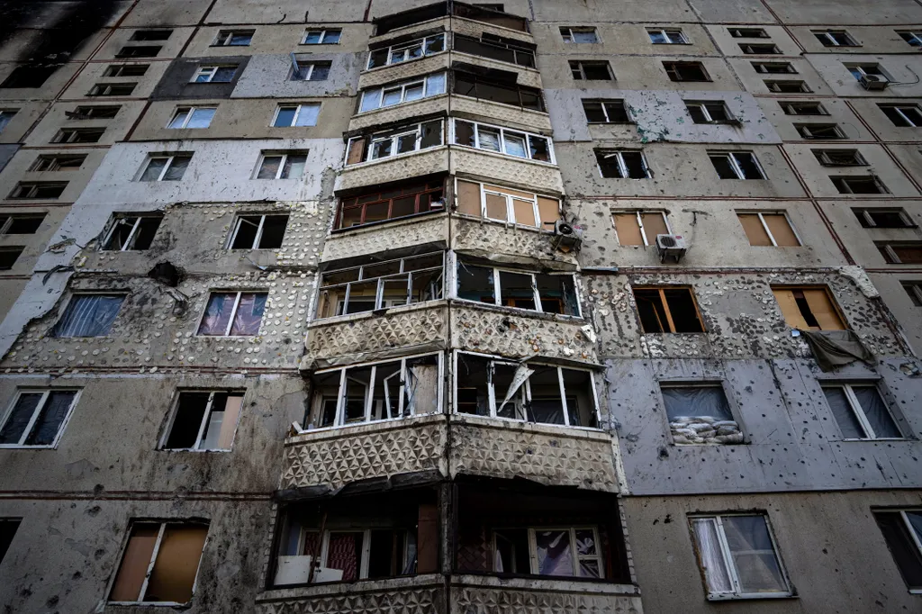 ukrán válság 2022, ukrajna, oroszország, ukrán, háború, orosz ukrán konfliktus, rom, romok, épület 