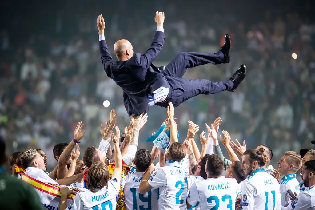 Real Madrid celebrate 13th European Cup crown with fans Real Madrid CHAMPIONS LEAGUE Liga de Campeones Decimotercera Futbol Soccer Calcio Deportes SPORT COMMEMORATION 