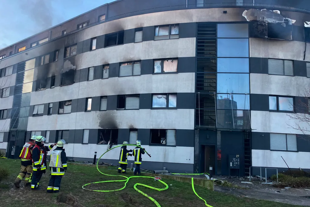 Tűz Németországban Essen 2022.02.21. 
 Residential complex in Essen on fire Disasters and Accidents Fires Emergencies Horizontal 