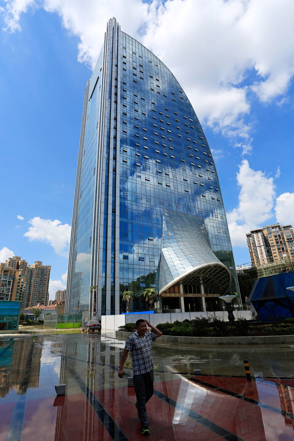 Vertical LANDSCAPE URBAN LANDSCAPE ILLUSTRATION SKYSCRAPER ARCHITECTURE WATERFALL mesterséges vízesés felhőkarcoló Kína 