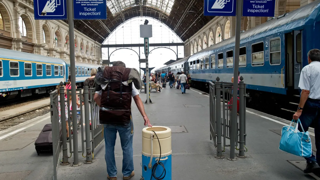 máv, vonat, pótdíj a gyorsvonatokon, Induló vonatok a budapesti Keleti pályaudvaron 2012. május 2-án 