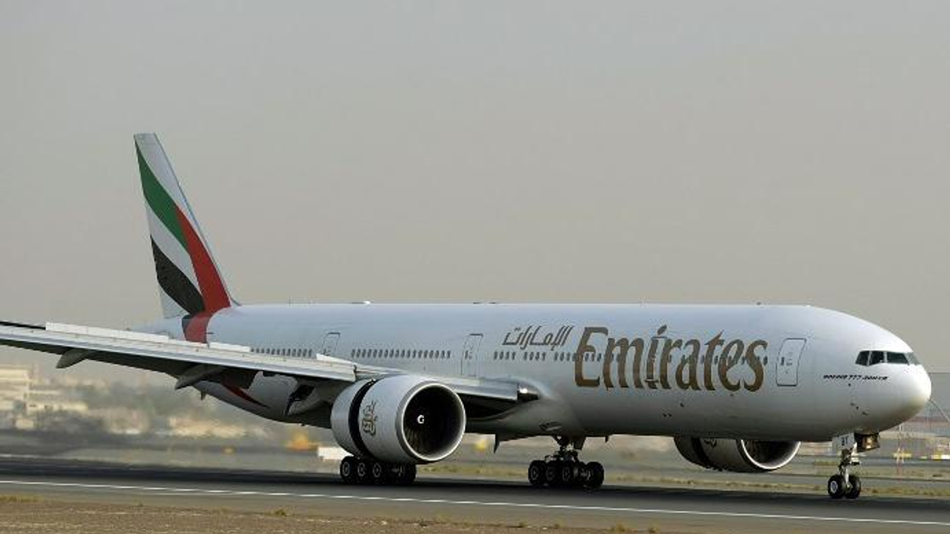 Emirates Boeing 777-300ER, Dubaj repülőtér 
