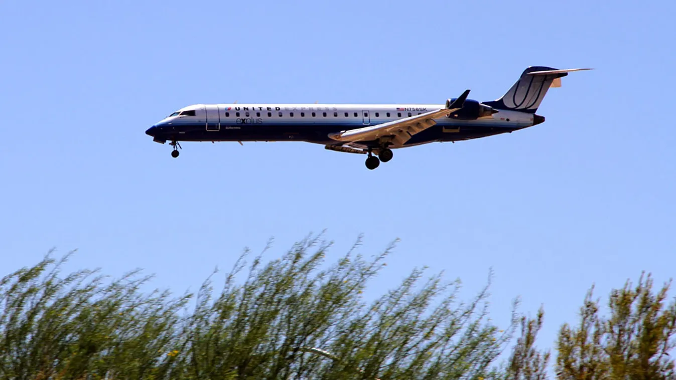 United Express repülőgép leszállás közben