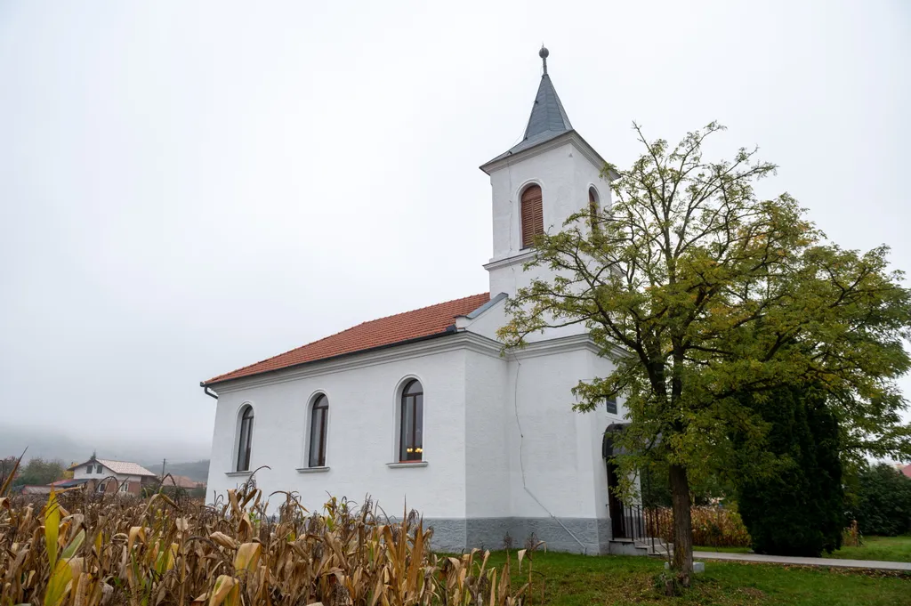 A magyar kormány támogatásával több templom is megújult a közelmúltban, Magyarfodorháza, református, templom 