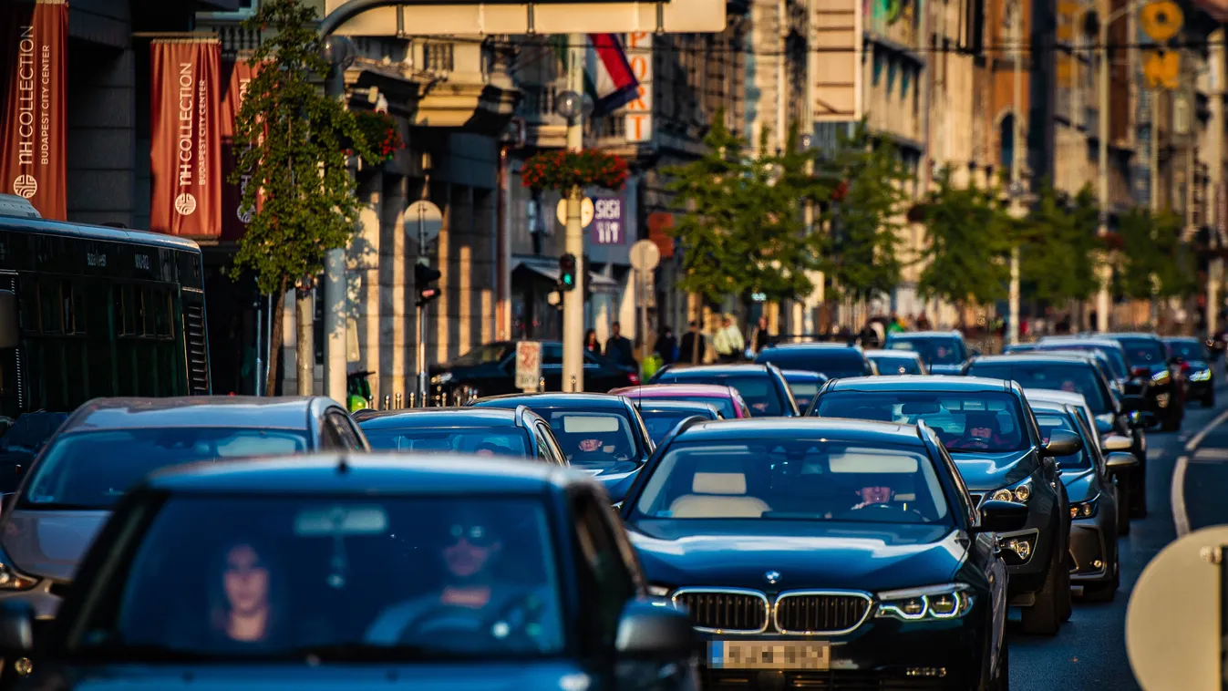 Budapest, város, dugó, torlódás, kocsi, autó, 2022. 10. 14. 