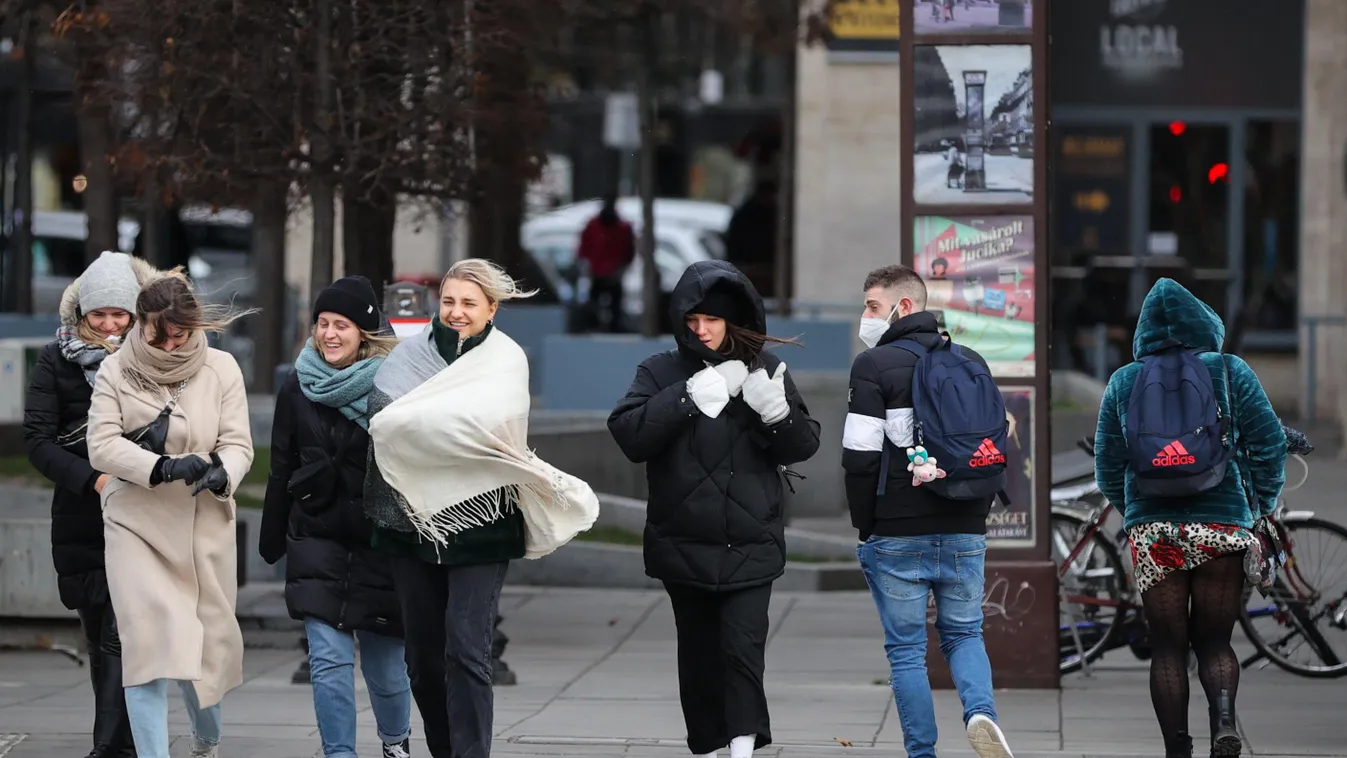 szél, erős szél, viharos, brutális szélvihar, másodfokú riasztást adott ki az erős szél miatt a meteorológiai szolgálat, narancs riasztás, időjárás, 2022.01.30. 