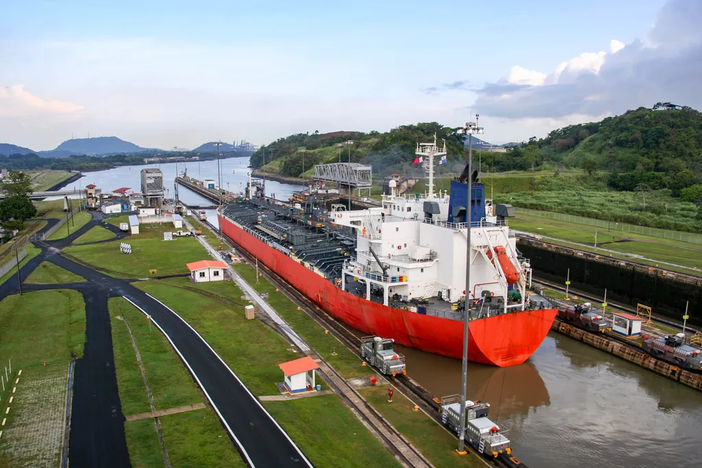 A tengeri kereskedelem egyik központja a lenyűgöző Panama-csatorna, galéria, 2023 