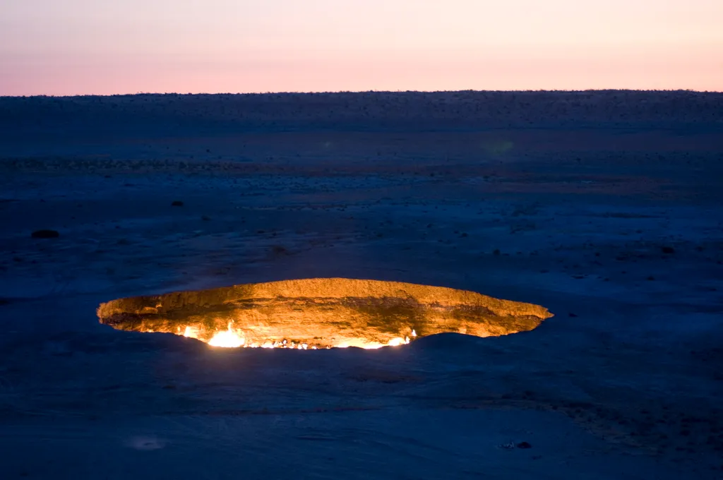 Darvaza Gas Darvaza, darvaza gas crater, gázkráter, Türkmenisztán 