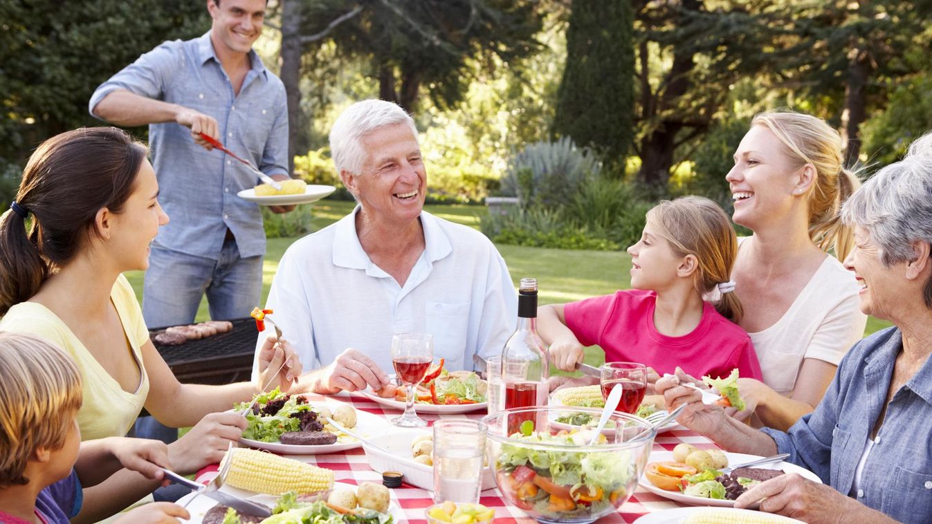 nagyszülők családi kerti parti Képzeld el magad álom-nyugdíjasként – Mutatjuk, mi kell hozzá! 