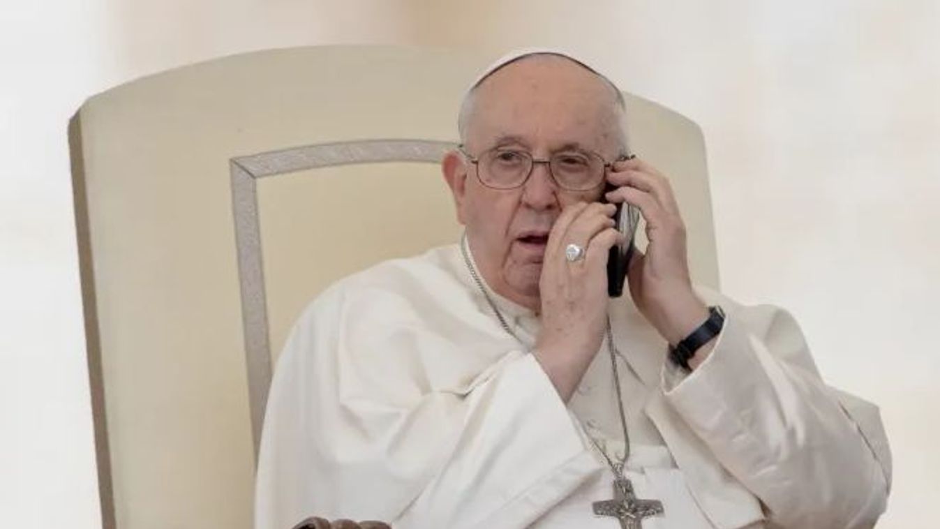 Ferenc pápa mobiltelefon 