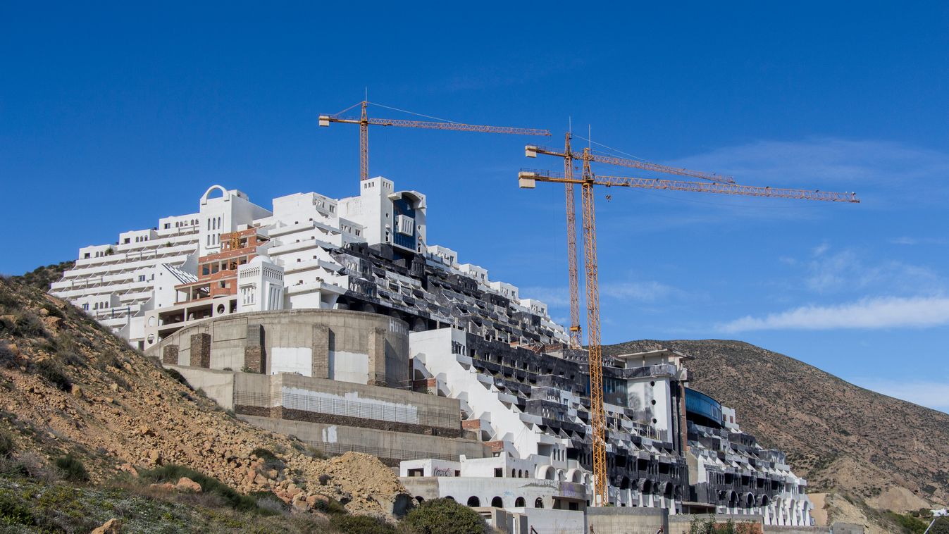 21 emeletnyi luxus, mégis a pusztulás vár az elhagyatott szállodára, Algarrobico, Spanyolország 