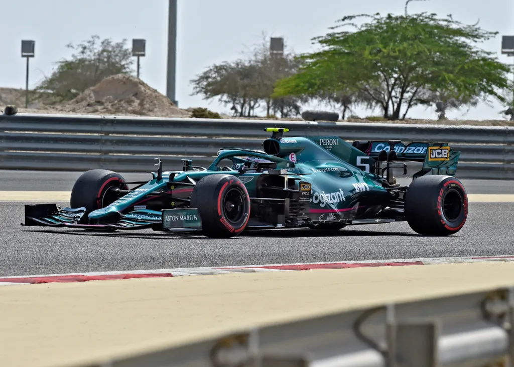 Forma-1, Sebastian Vettel, Aston Martin F1 Team, Bahrein teszt 1. nap 