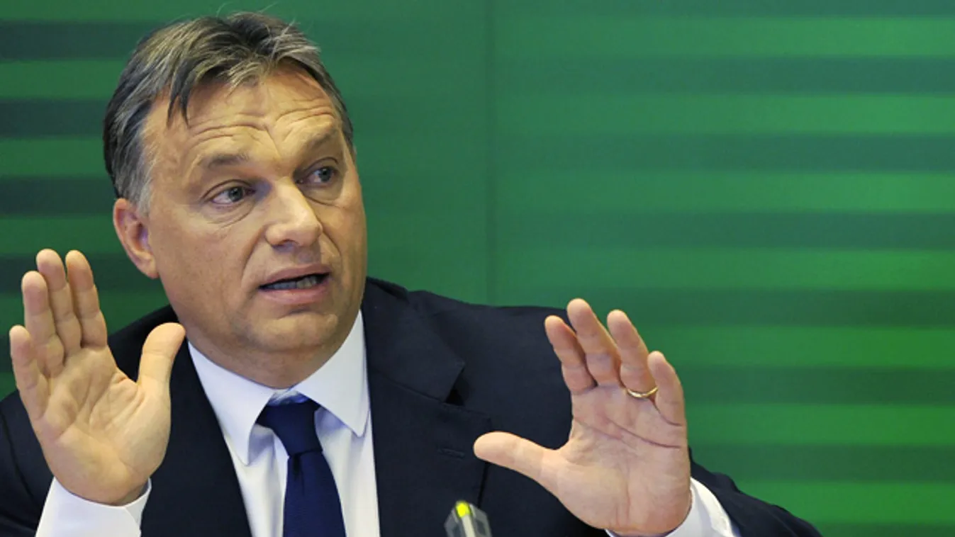 Orbán Viktor miniszterelnök beszél a Magyar Kereskedelmi és Iparkamara rendkívüli elnökségi ülésén