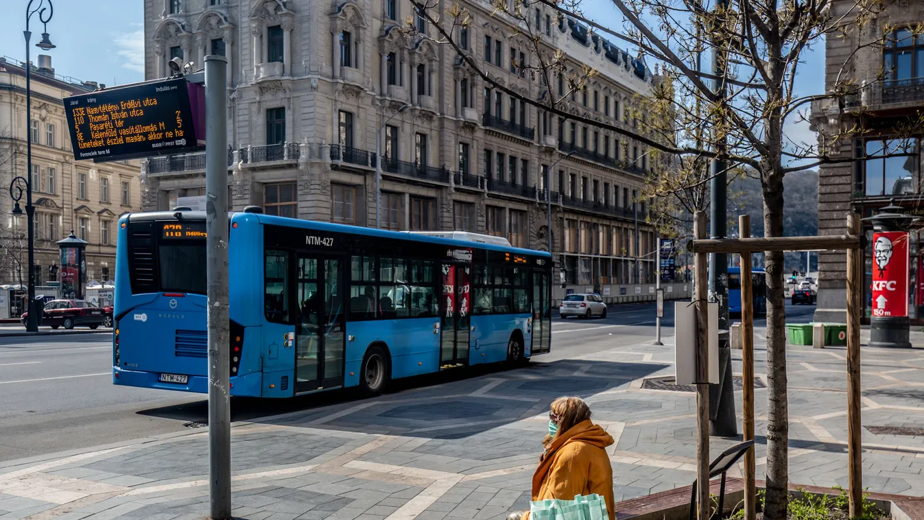 koronavírus, vírus, Budapest, járvány, belváros, ferenciek tere, maszk, bkv, tömegközlekedés, buszmegálló 