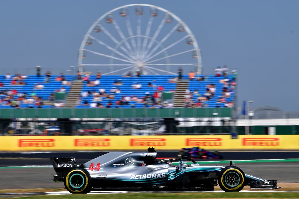 A Forma-1-es Brit Nagydíj pénteki napja, Lewis Hamilton, Mercedes 