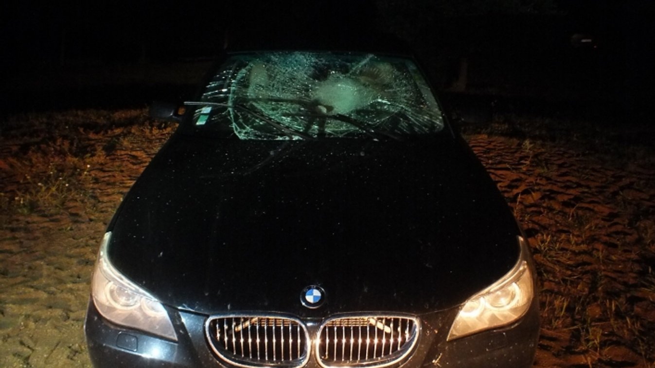 Az Egri Rendőrkapitányság rongálás bűncselekmény elkövetésének gyanúja miatt indított eljárást egy szatmárcsekei férfi ellen, aki a gyanú szerint 2017. június 30-án 1 óra 50 perc körül megrugdosott egy Bükkszéken parkoló BMW típusú személygépkocsit, amely