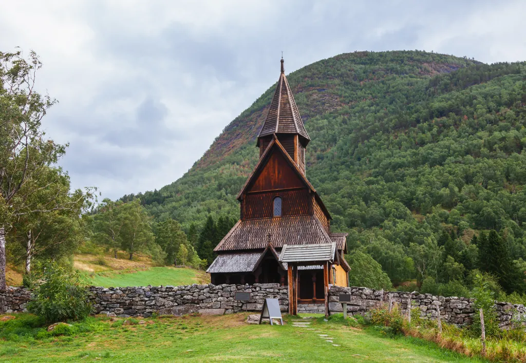 Norvégia egyedi fa templomai a vikingek korát idézi, templom, viking templom, viking, épület, építészet, vallás, Norvégia, norvég, Urnes templom, Urnes stavkyrkje, Ornes 