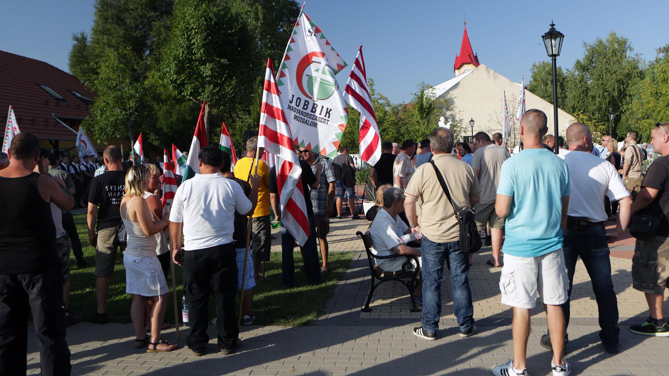 Jobbik demó Röszke központjában 2015 szeptember 2-án Jobbik demó Röszke központjában 2015 szeptember 2-án 