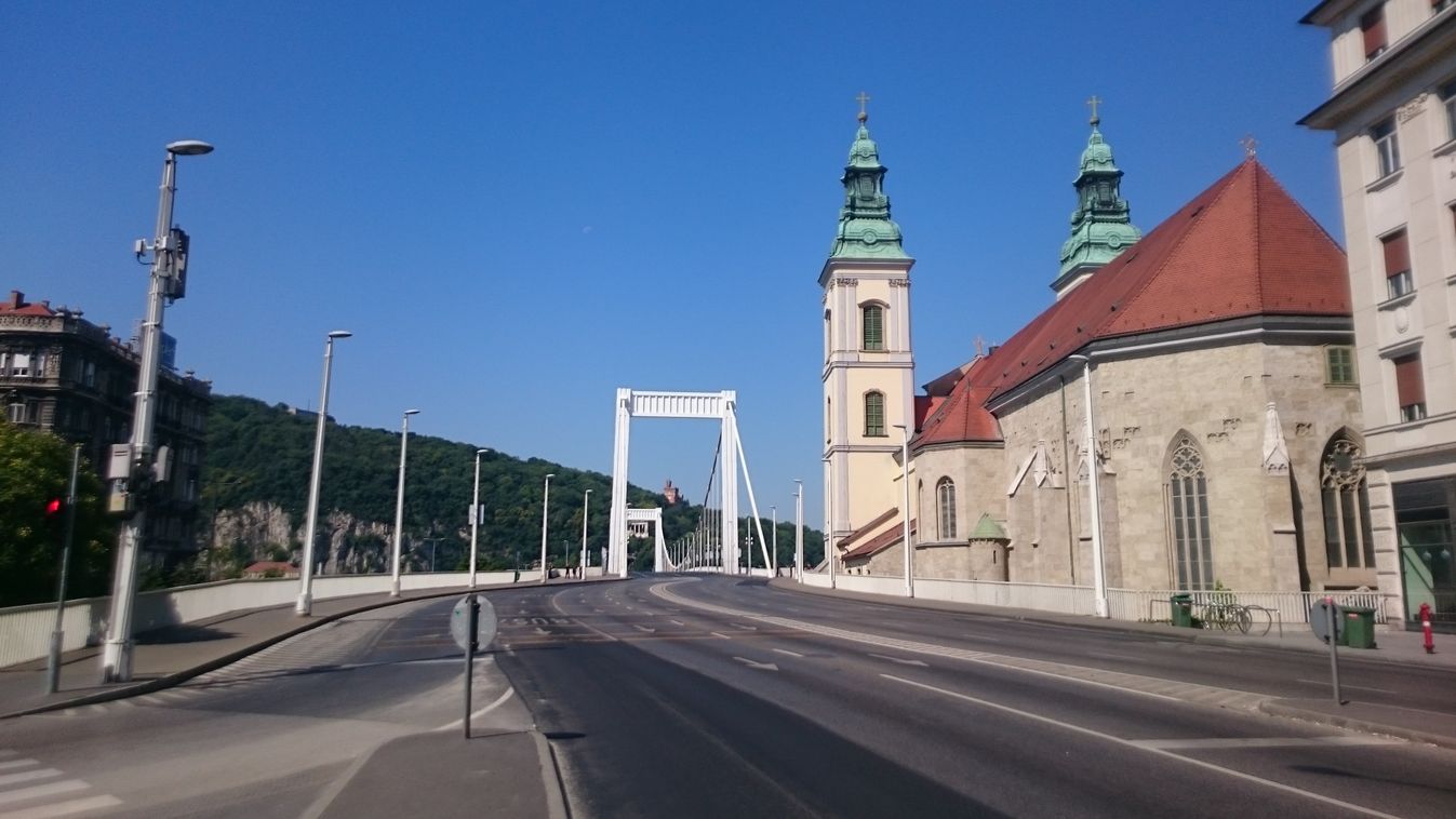 Robbanótest kiemelése a Dunából, 2018. július 5., Budapest I., V. és XI. kerület, bomba, hatástalanítás, kiemelés, lezárt Erzsébet híd 