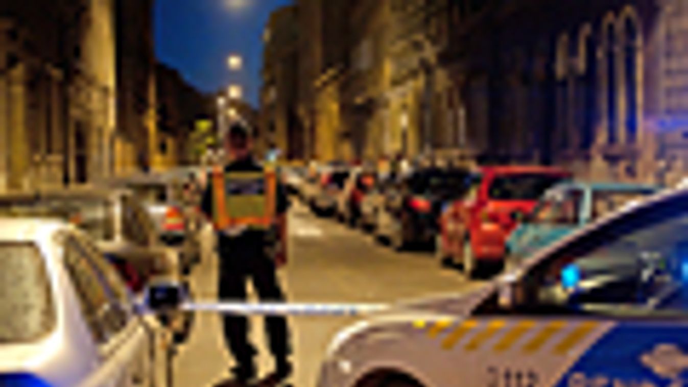 Rálőttek egy férfira Budapest VIII. kerületében, a Kőris utcában, rendőr helyszínel