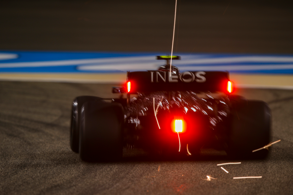 Forma-1, Mercedes, Bahreini Nagydíj, Ineos logo 